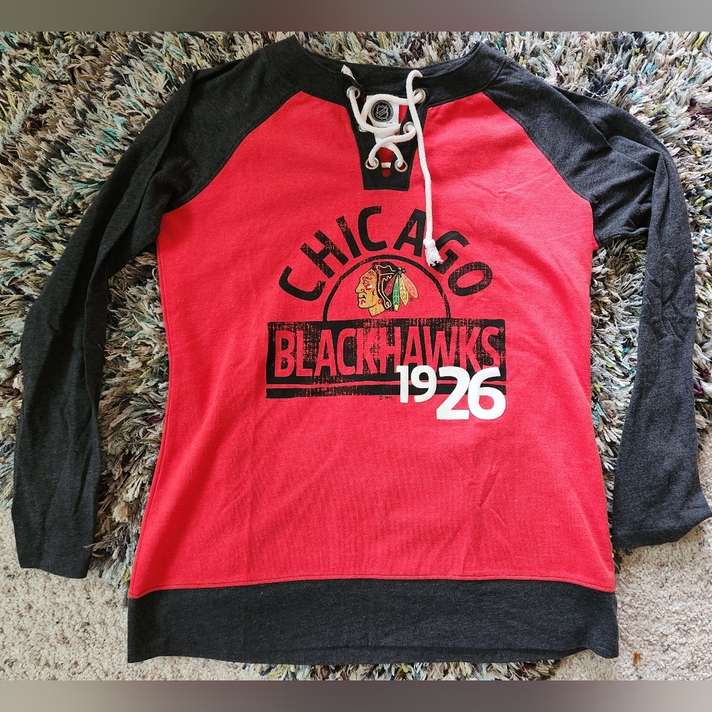 Women's Chicago Blackhawks pullover sweater, size medium